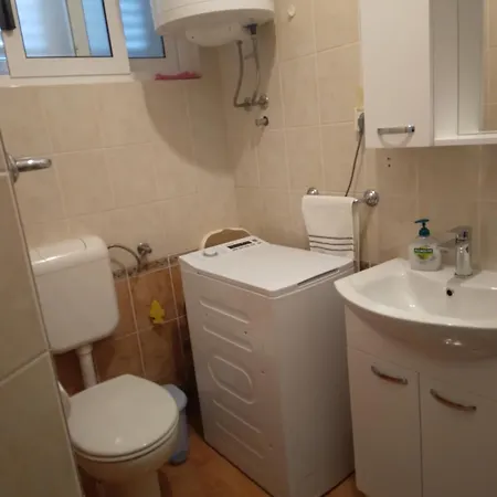 Goga - 6 * Molat